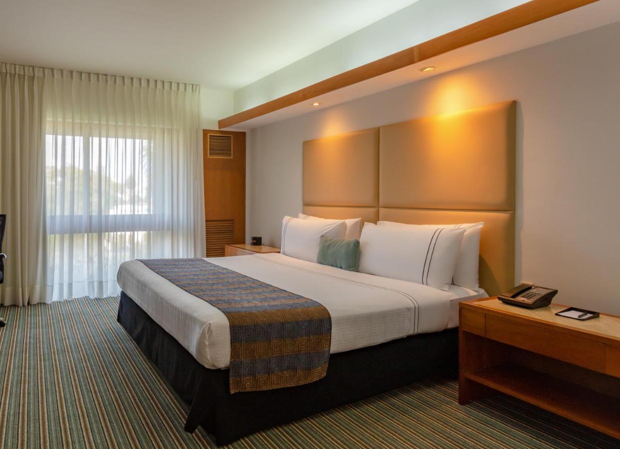 Sonesta Hotel El Olivar Λίμα Εξωτερικό φωτογραφία A room at the Holiday Inn