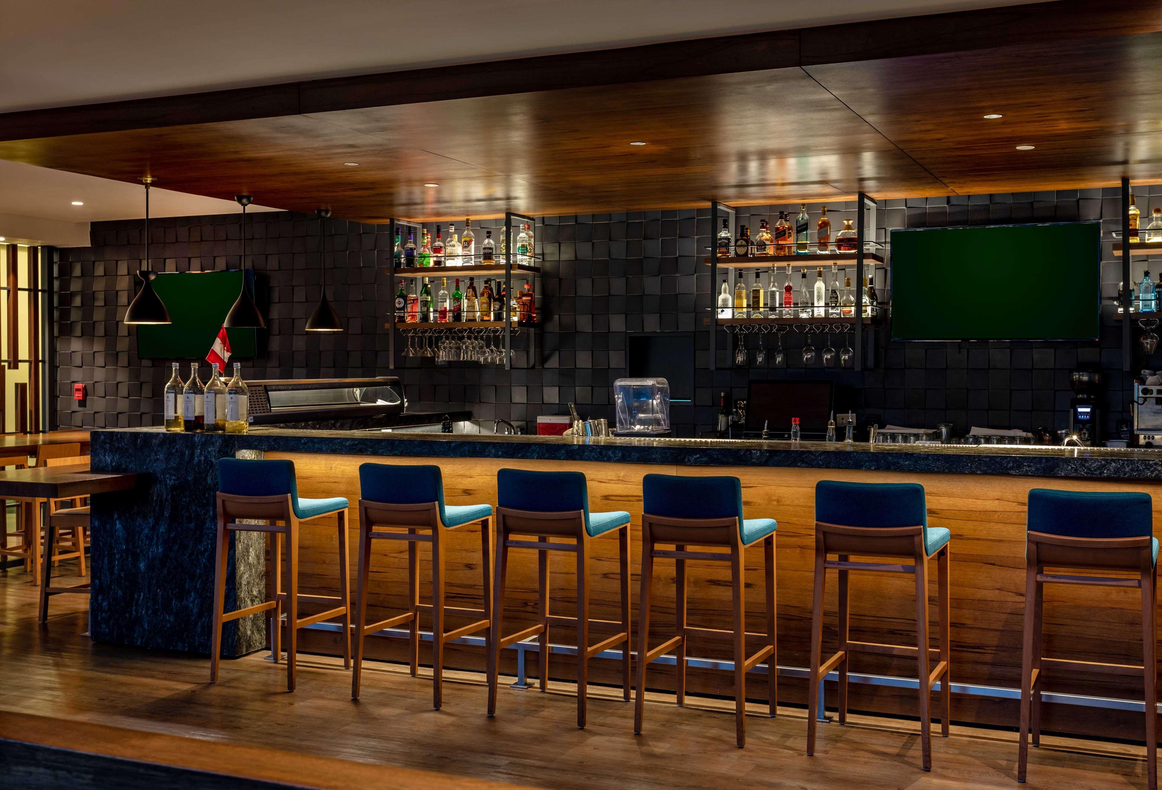 Sonesta Hotel El Olivar Λίμα Εξωτερικό φωτογραφία The bar at the Swiss First Lounge at Zurich Airport